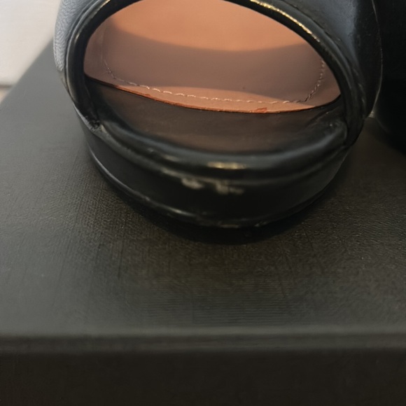 Black leather Vince Camuto peep toe pumps - Picture 2 of 7